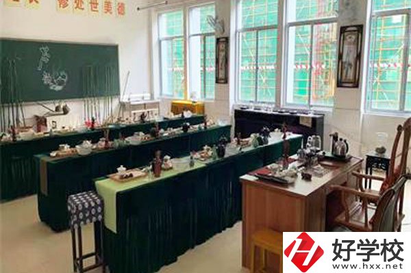 張家界旅游學(xué)校怎么樣？招生要求是什么？