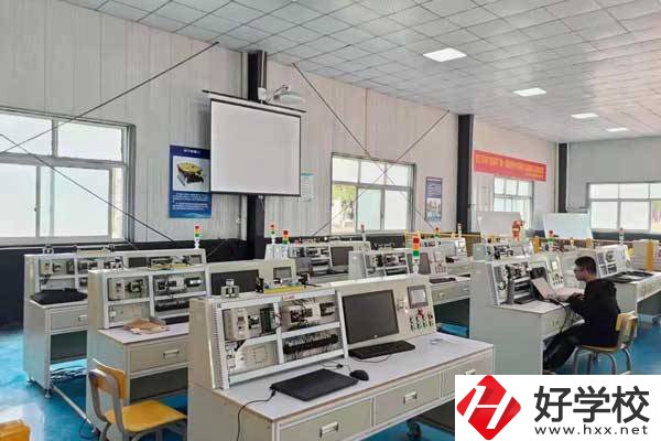 株洲人工智能職業(yè)技術(shù)學(xué)校有哪些辦學(xué)優(yōu)勢？