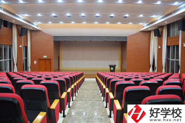 常德女子外語(yǔ)學(xué)校有哪些專業(yè)，就業(yè)前景如何？