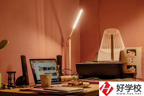 寧遠(yuǎn)縣九峰職業(yè)中專學(xué)校好不好？宿舍怎么樣？