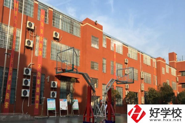 長沙市英藍中等職業(yè)學校怎么樣？收費標準如何？