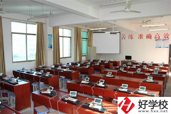 婁底市第一職業(yè)中學(xué)有五年制專業(yè)嗎？錄取要求高嗎？