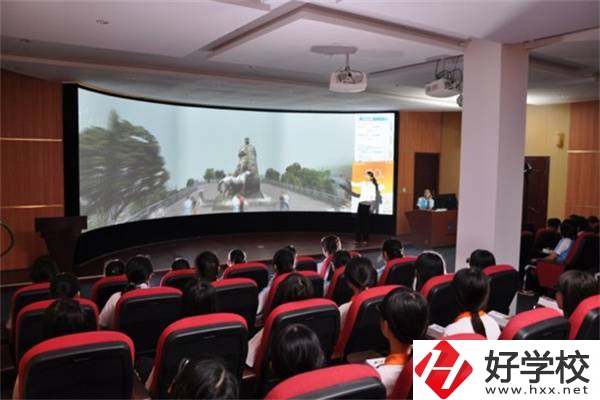長沙市望城區(qū)職業(yè)中等專業(yè)學(xué)校的辦學(xué)條件如何？