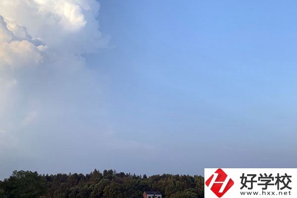 醴陵陶瓷煙花職業(yè)技術(shù)學校怎么樣？特色專業(yè)是什么？