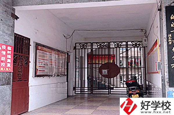 漣源市藝術(shù)學(xué)校是公辦還是民辦？學(xué)費(fèi)貴不貴？