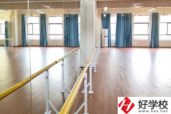 湖南大漢技工學(xué)校實訓(xùn)室