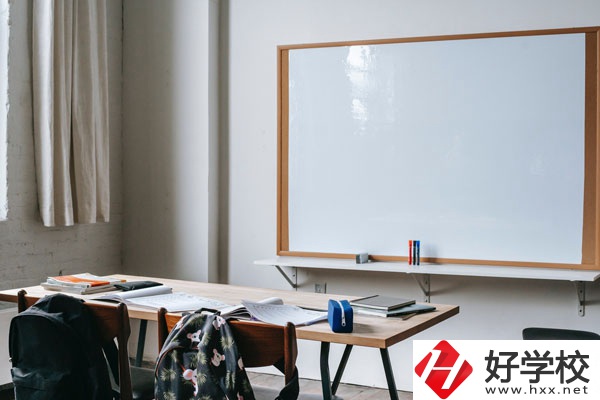 湖南省耒陽(yáng)師范學(xué)校宿舍有沒(méi)有空調(diào)？寢室壞境怎么樣？