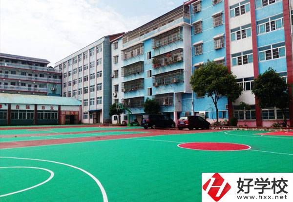 岳陽市中山財(cái)經(jīng)職業(yè)學(xué)校的辦學(xué)條件怎么樣？
