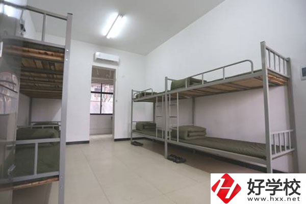 長沙湘都中等職業(yè)學(xué)校宿舍環(huán)境以及食堂環(huán)境怎么樣？