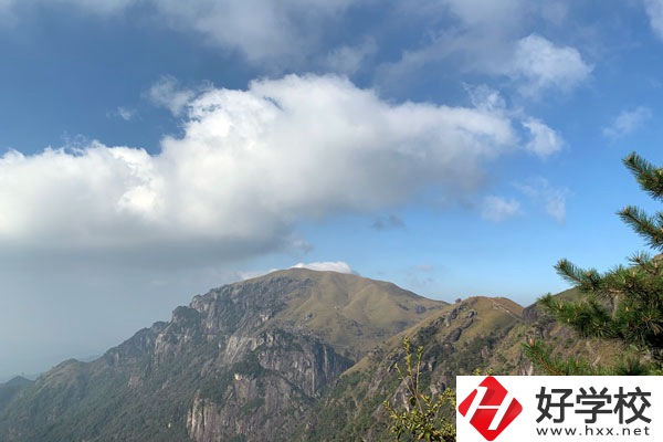 衡陽信息網(wǎng)絡(luò)工程學(xué)校宿舍以及食堂環(huán)境怎么樣？