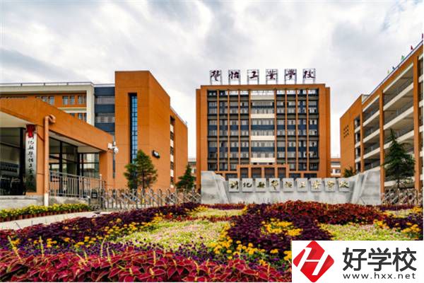 婁底有哪些公辦職高？職高和中專有什么區(qū)別？