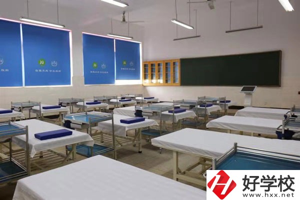 長沙開設(shè)護理專業(yè)的中職學校有哪些？