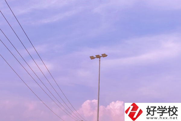 婁底市工貿(mào)職業(yè)中專學(xué)校怎么樣？