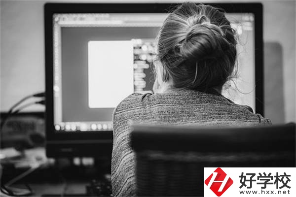 女生在湖南讀職高學(xué)什么專業(yè)好？可以參加高考嗎？