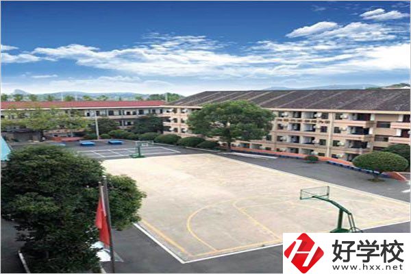 株洲市德才職業(yè)技術(shù)學(xué)校運(yùn)動場