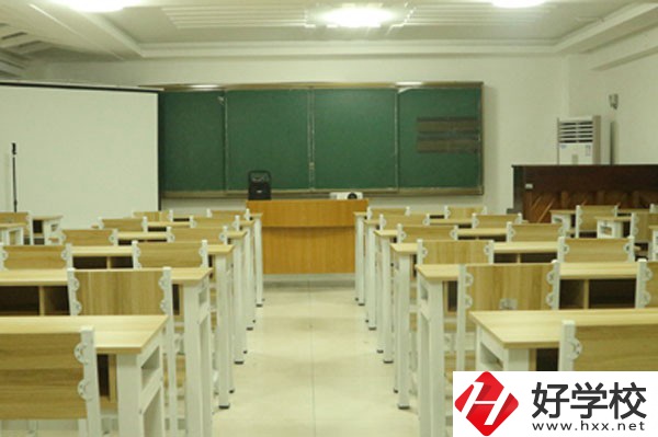 湖南長(zhǎng)沙藝術(shù)學(xué)校專業(yè)學(xué)費(fèi)是多少，有哪些助學(xué)政策？