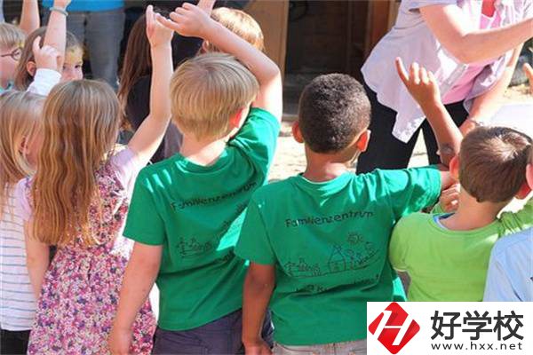 在湖南女生讀技校學(xué)什么專業(yè)最吃香？就業(yè)前景怎么樣？
