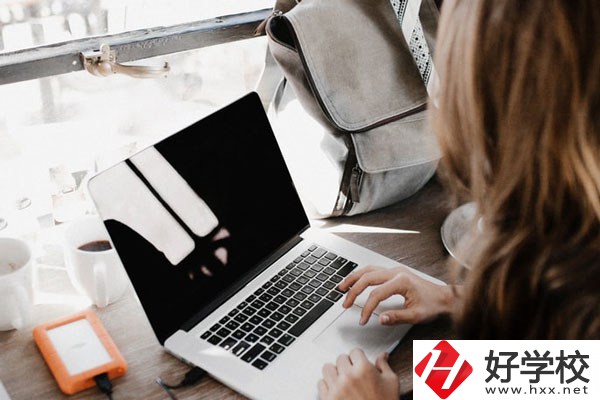 懷化市商貿(mào)經(jīng)濟(jì)管理學(xué)校好不好？宿舍怎么樣？