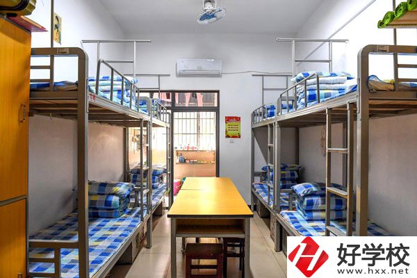 長(zhǎng)沙財(cái)經(jīng)學(xué)校有哪些辦學(xué)特色？有什么政策補(bǔ)貼？