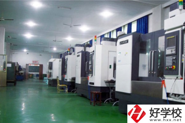 湖南兵器工業(yè)高級(jí)技工學(xué)校入學(xué)要注意什么？學(xué)費(fèi)多少？