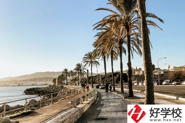 湖南醫(yī)藥職業(yè)中專是公辦還是民辦？可以學(xué)哪些專業(yè)？