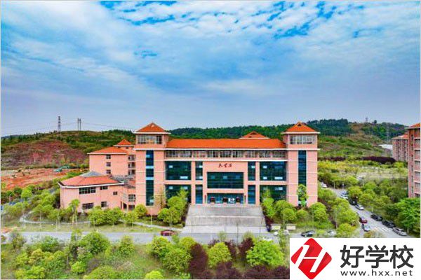 永州的技工學(xué)校是否免學(xué)費(fèi)？還要交其它費(fèi)用嗎？