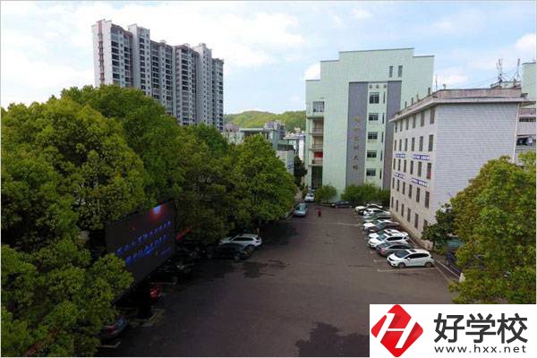 湘西有什么能學計算機相關(guān)專業(yè)的中職學校？