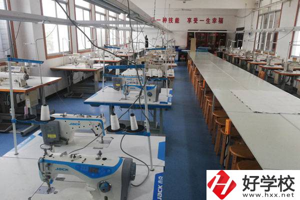 安鄉(xiāng)縣職業(yè)中專開設(shè)了哪些熱門專業(yè)？