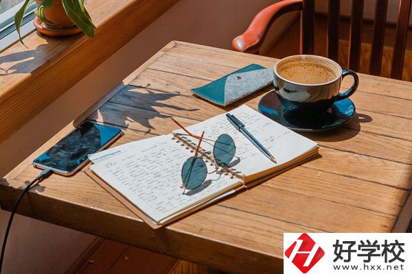在永州什么學(xué)?？梢宰x學(xué)幼師專業(yè)？女生多嗎？