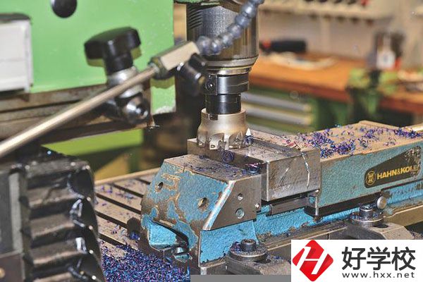在婁底讀中職學(xué)校學(xué)什么專業(yè)比較好？