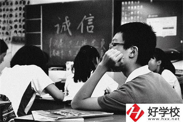 在湖南讀高中和讀職高有什么不同？職高生有什么優(yōu)勢？