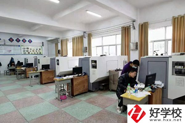 漣源市工貿(mào)職業(yè)中等專業(yè)學(xué)校有哪些特色專業(yè)？