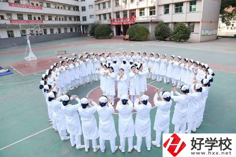懷化啟航衛(wèi)生學(xué)校籃球場