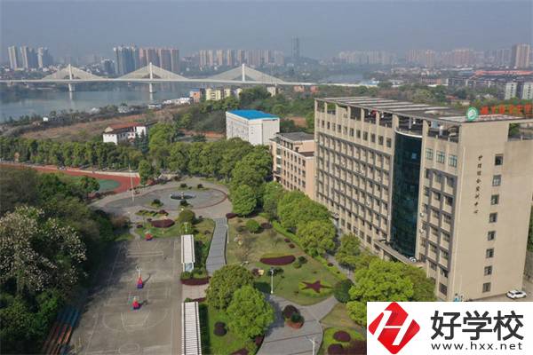 在衡陽學(xué)護(hù)理有職校推薦嗎？護(hù)理專業(yè)好就業(yè)嗎？