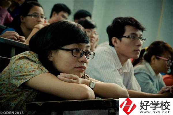 湖南初中畢業(yè)成績非常差選什么學校好？還有前途嗎？