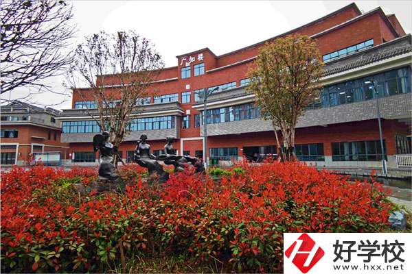 想在長沙學(xué)文秘專業(yè)，推薦這所中職學(xué)校