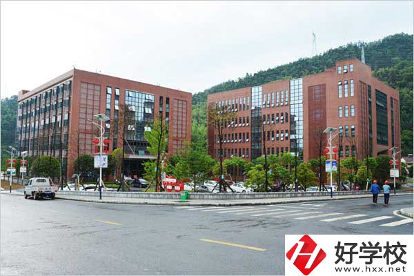 安化縣職業(yè)中專學(xué)校有哪些重點(diǎn)專業(yè)可以學(xué)習(xí)？