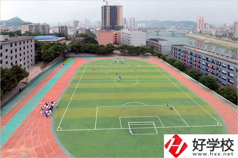 湖南省冷水江市技工學校專業(yè)收費標準是什么？