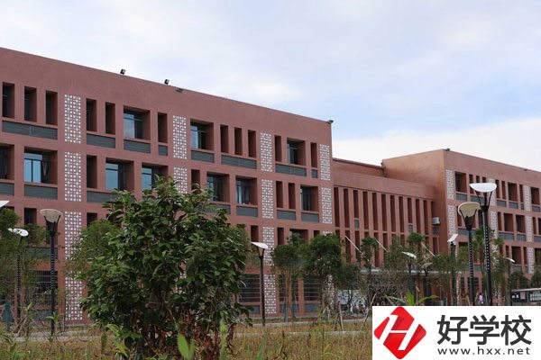 懷化師范高等專科學(xué)校(中職部)好不好？