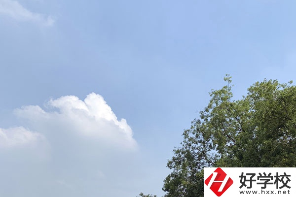 耒陽市第二職業(yè)技術(shù)學(xué)校設(shè)施設(shè)備怎么樣？