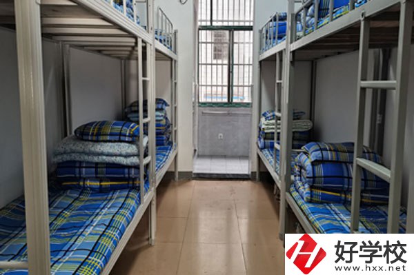 湖南省工業(yè)貿(mào)易學(xué)校招生要求有哪些？