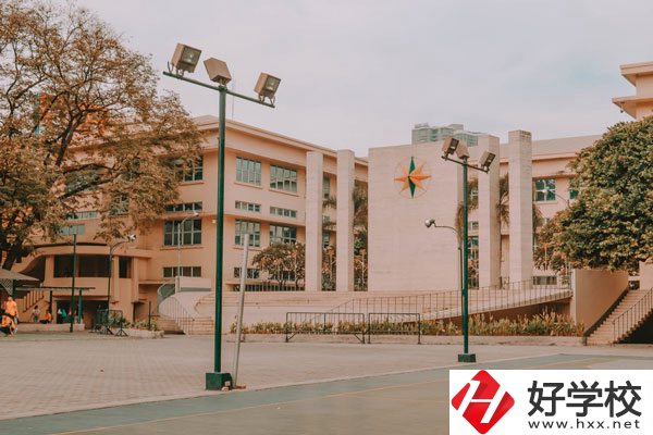 湖南懷化商業(yè)學(xué)校環(huán)境好不好？宿舍怎么樣？
