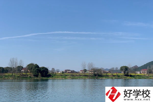 湘西州鳳凰職業(yè)中專是所怎樣的學(xué)校？