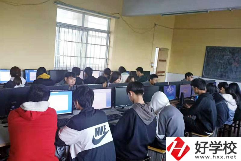 岳陽市中山財經(jīng)職業(yè)學校實訓室
