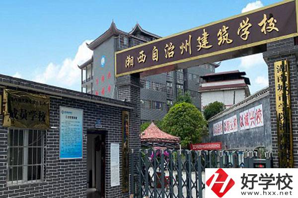 想在湘西學(xué)建筑工程施工專業(yè)，這所學(xué)?？梢钥纯矗?></a></div>
            <dt><a href=