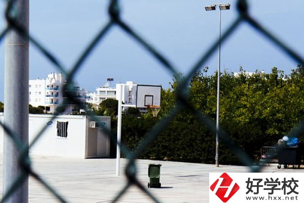 湖南省經(jīng)濟(jì)貿(mào)易職業(yè)中專學(xué)校好不好？宿舍怎么樣？