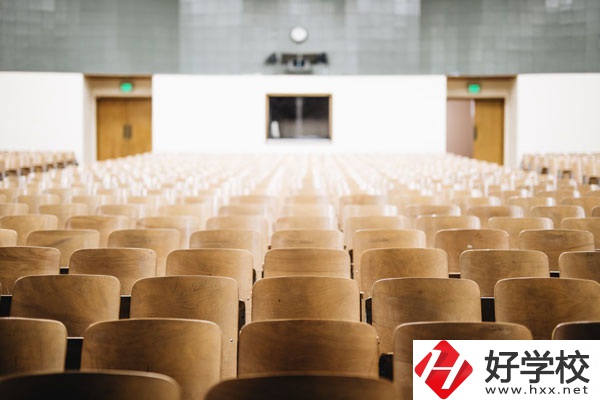 桂陽(yáng)縣職業(yè)技術(shù)教育學(xué)校招生辦電話是什么？