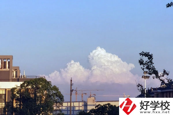 株洲鐵路機(jī)電職業(yè)技術(shù)學(xué)校怎么樣？是公立的還是私立的？