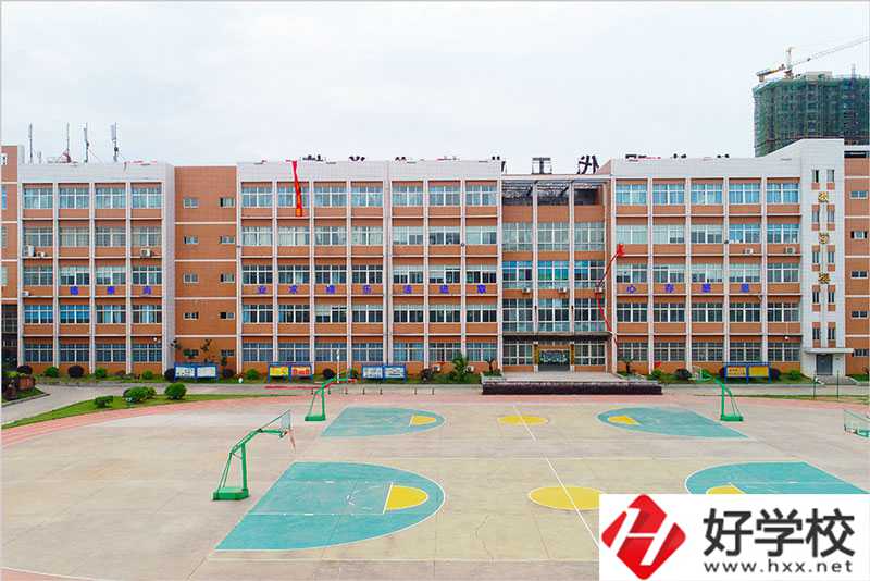 初中畢業(yè)讀湖南健康學(xué)校怎么樣？有哪些專業(yè)？