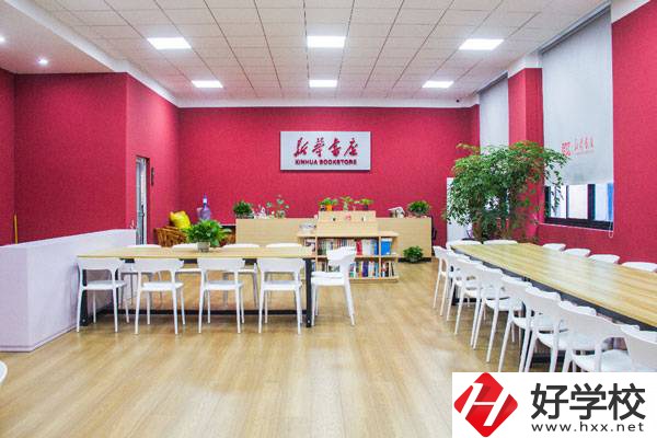 湖南工業(yè)貿(mào)易學(xué)校有哪些熱門專業(yè)，師資力量如何？